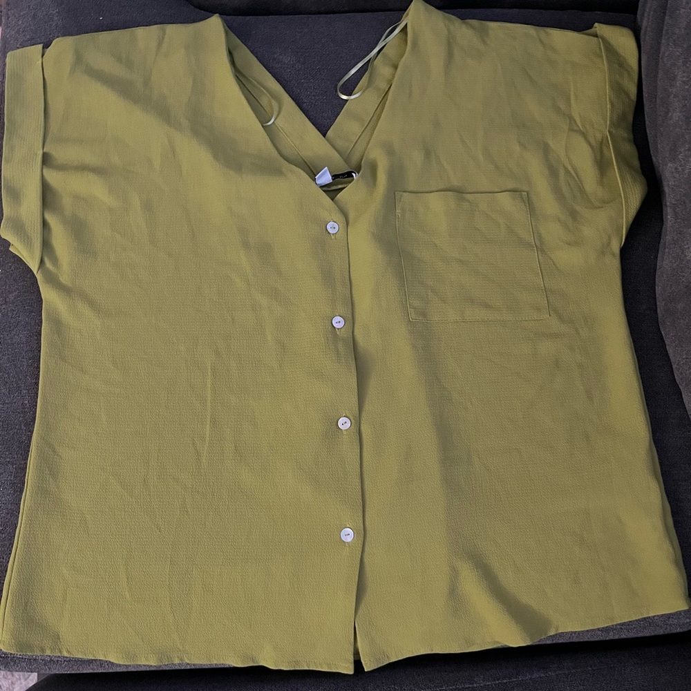 Green short sleeve blouse